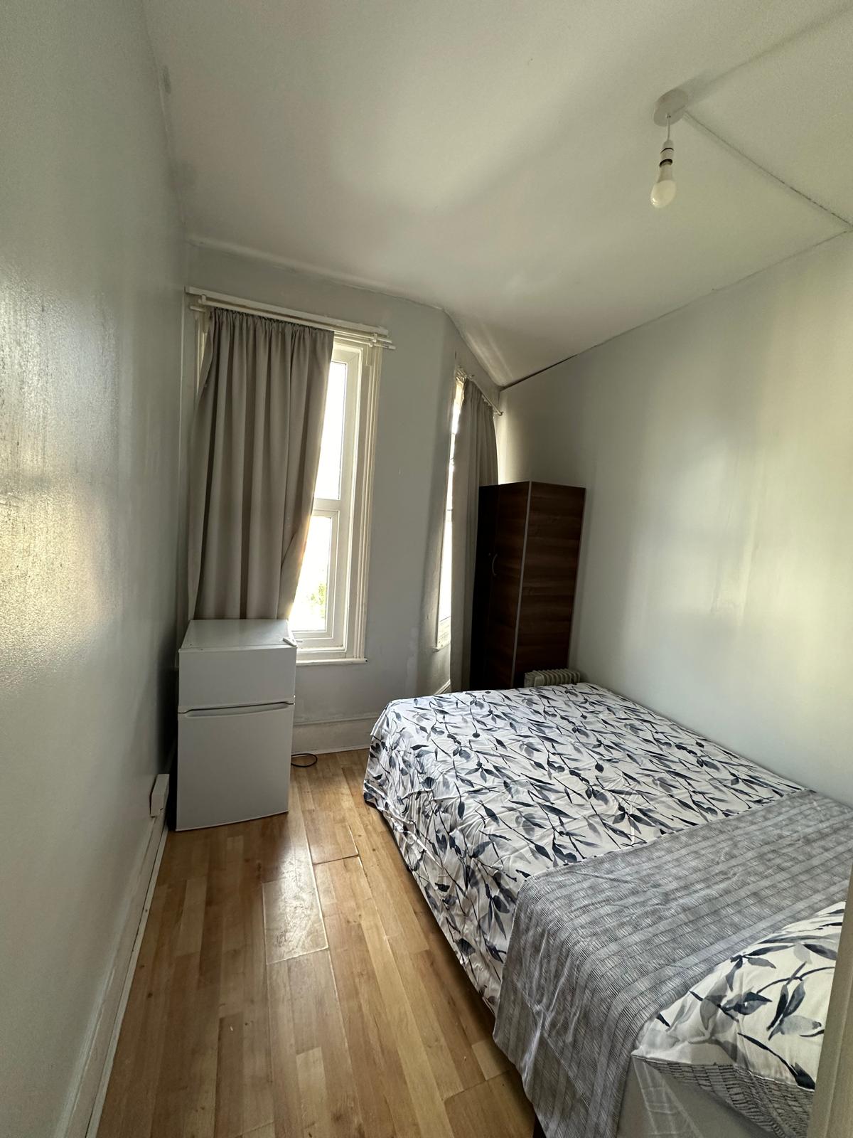🌟 Double Room – Seven Sisters (N17 6EB)